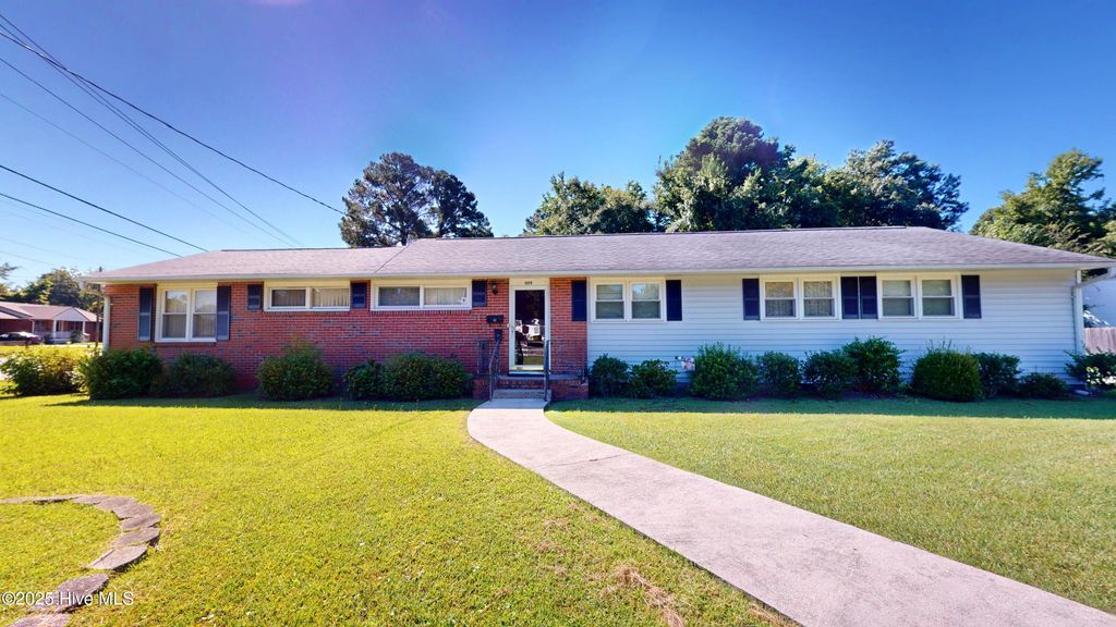 409 Henderson Drive, Jacksonville, NC 28540