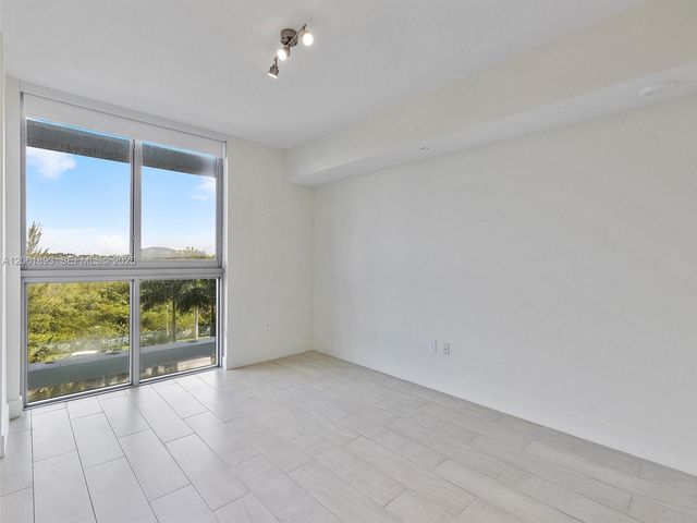 2000 Metropica Way 502, Sunrise, FL 33323