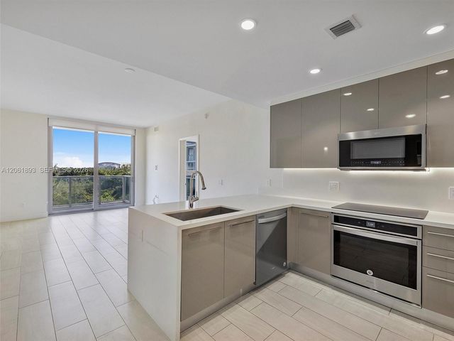 2000 Metropica Way 502, Sunrise, FL 33323