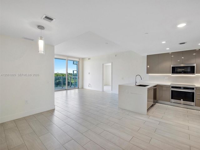 2000 Metropica Way 502, Sunrise, FL 33323