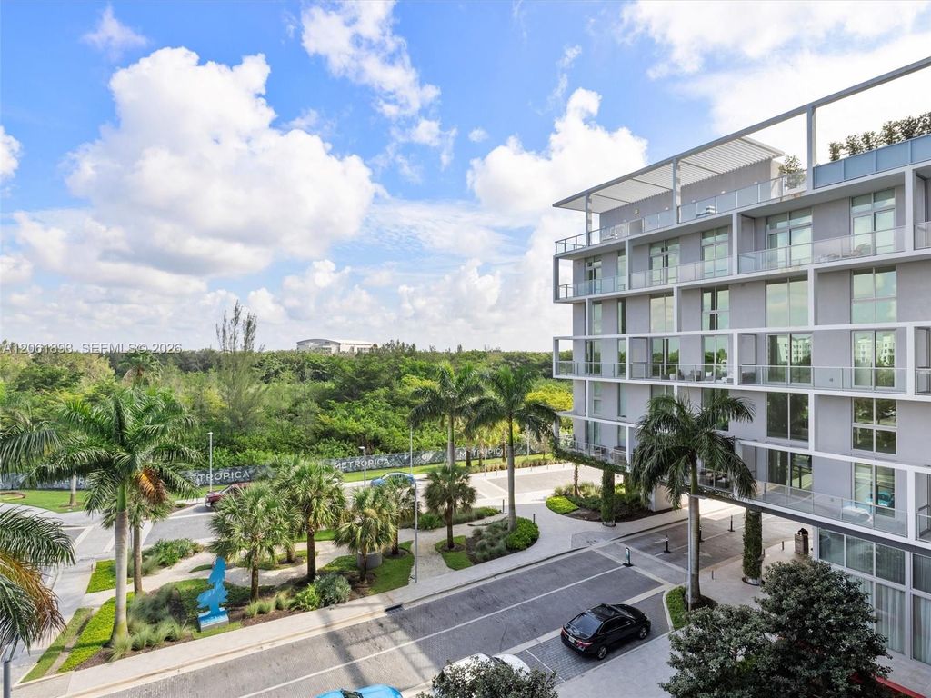 2000 Metropica Way 502, Sunrise, FL 33323