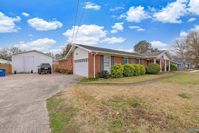 413 Apple Avenue, Albertville, AL 35950