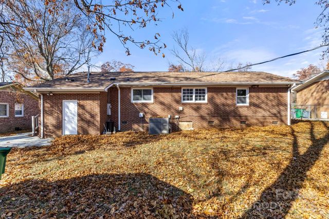 844 Squirrel Hill Road, Charlotte, NC 28213