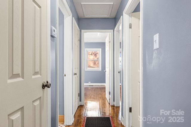 844 Squirrel Hill Road, Charlotte, NC 28213