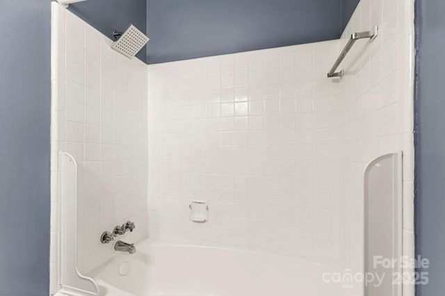 844 Squirrel Hill Road, Charlotte, NC 28213