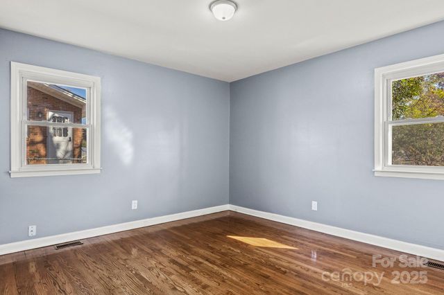 844 Squirrel Hill Road, Charlotte, NC 28213