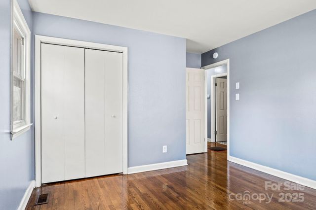 844 Squirrel Hill Road, Charlotte, NC 28213