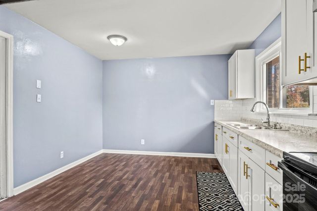 844 Squirrel Hill Road, Charlotte, NC 28213