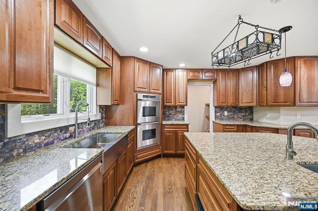 188 Doretta Street, River Vale, NJ 07675