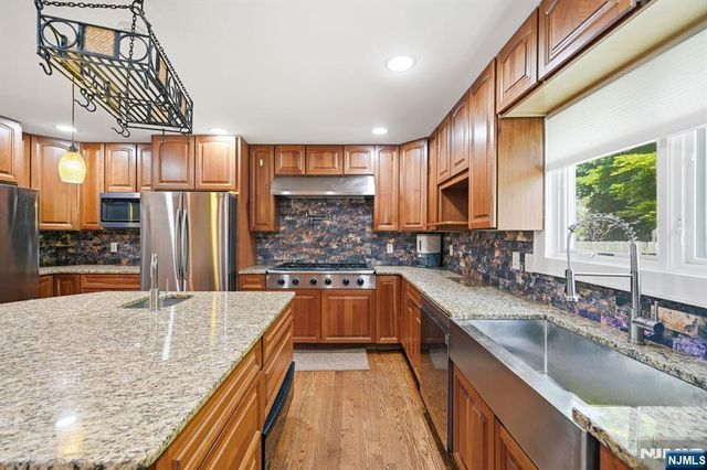 188 Doretta Street, River Vale, NJ 07675
