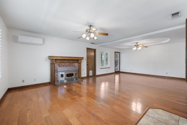 3074 Burgan Avenue, Clovis, CA 93611