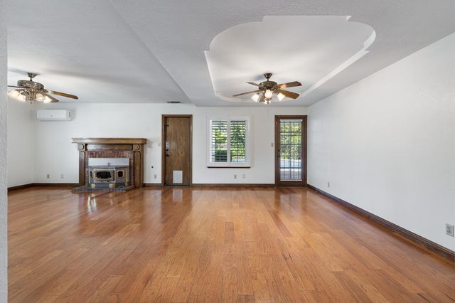 3074 Burgan Avenue, Clovis, CA 93611