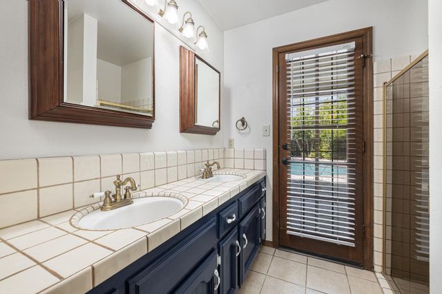 3074 Burgan Avenue, Clovis, CA 93611