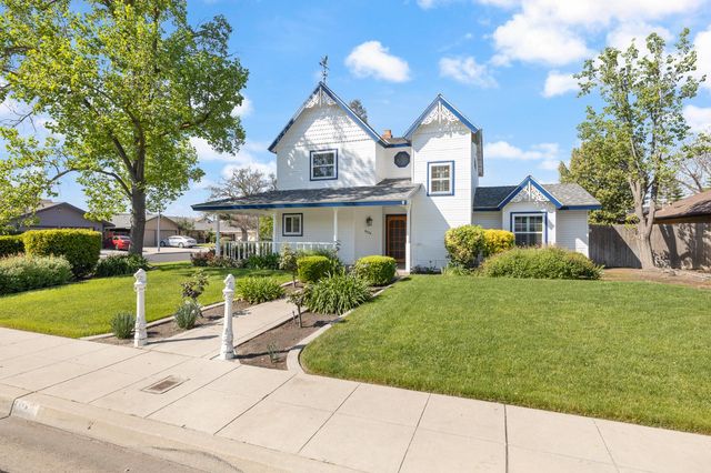 3074 Burgan Avenue, Clovis, CA 93611