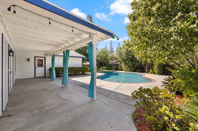 3074 Burgan Avenue, Clovis, CA 93611