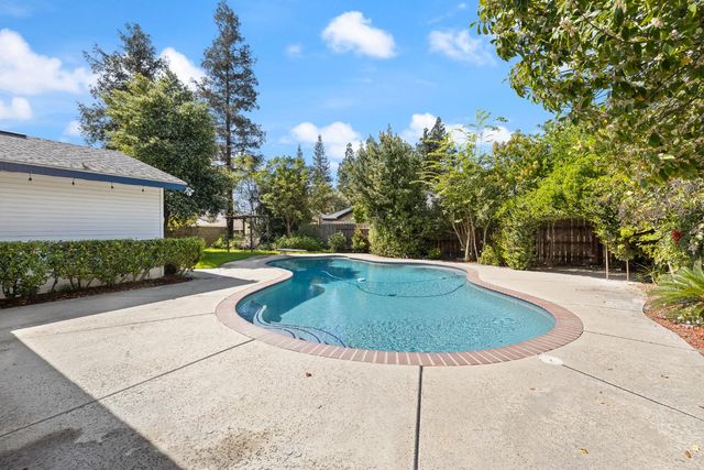 3074 Burgan Avenue, Clovis, CA 93611