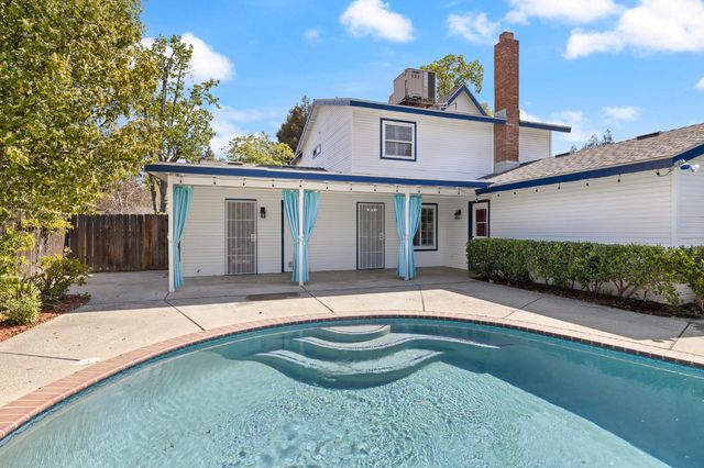 3074 Burgan Avenue, Clovis, CA 93611