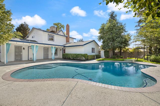 3074 Burgan Avenue, Clovis, CA 93611