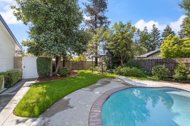 3074 Burgan Avenue, Clovis, CA 93611