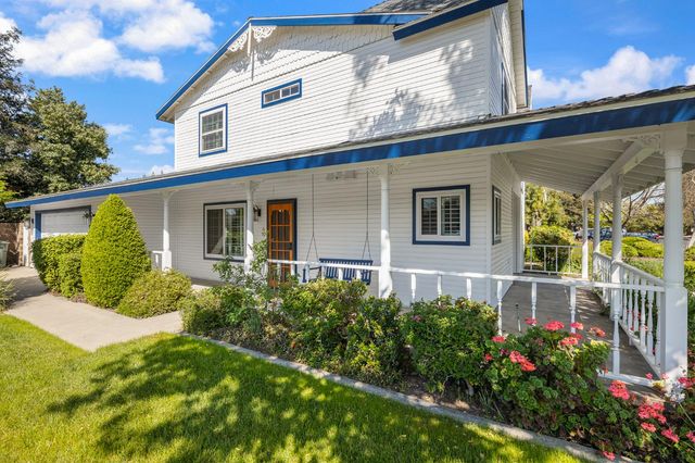 3074 Burgan Avenue, Clovis, CA 93611