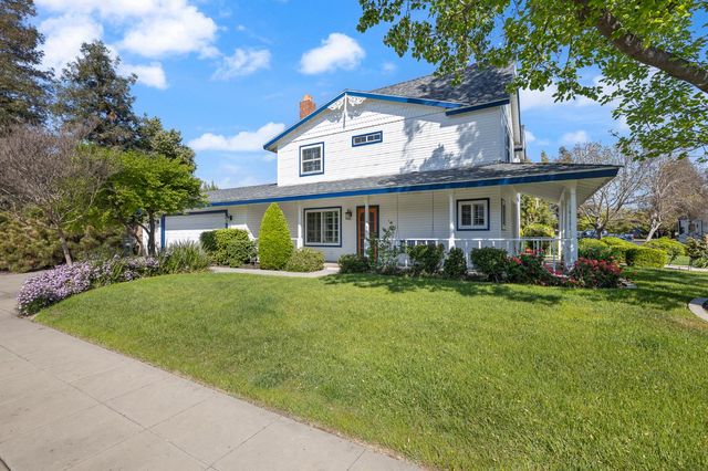 3074 Burgan Avenue, Clovis, CA 93611