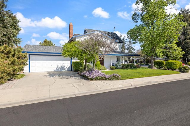 3074 Burgan Avenue, Clovis, CA 93611