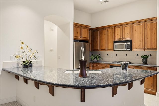 54 W Everglade Avenue, Clovis, CA 93619