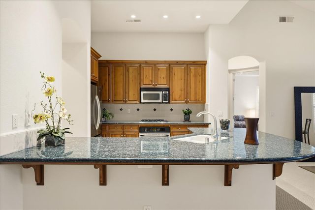 54 W Everglade Avenue, Clovis, CA 93619