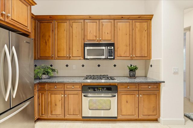 54 W Everglade Avenue, Clovis, CA 93619