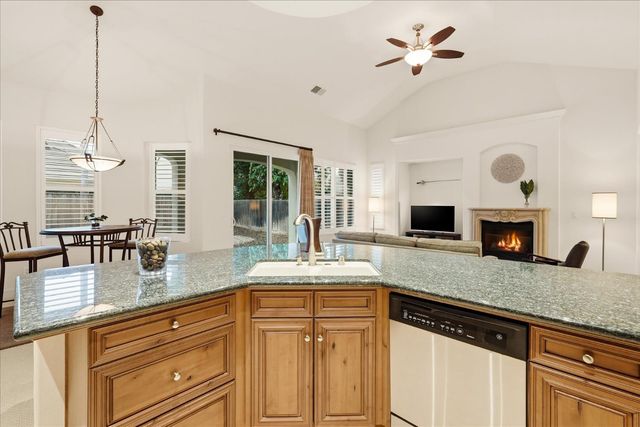 54 W Everglade Avenue, Clovis, CA 93619