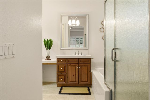 54 W Everglade Avenue, Clovis, CA 93619