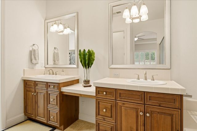 54 W Everglade Avenue, Clovis, CA 93619