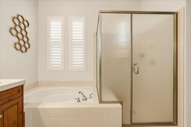 54 W Everglade Avenue, Clovis, CA 93619