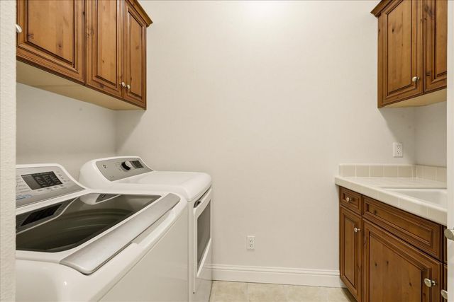 54 W Everglade Avenue, Clovis, CA 93619