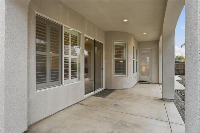 54 W Everglade Avenue, Clovis, CA 93619