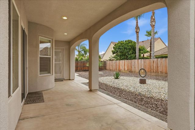 54 W Everglade Avenue, Clovis, CA 93619