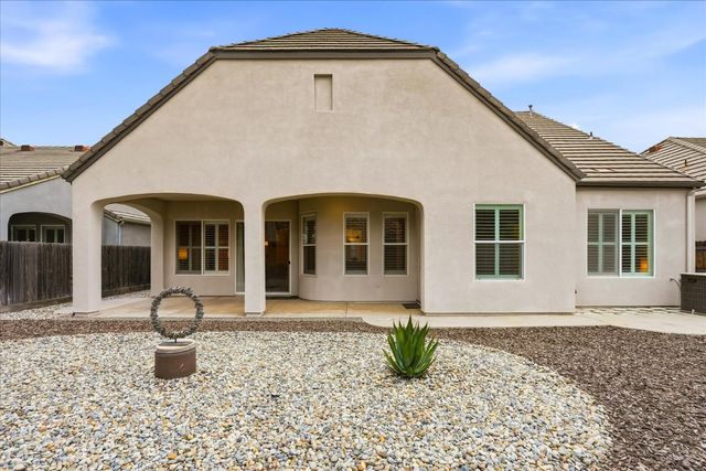 54 W Everglade Avenue, Clovis, CA 93619