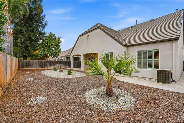 54 W Everglade Avenue, Clovis, CA 93619