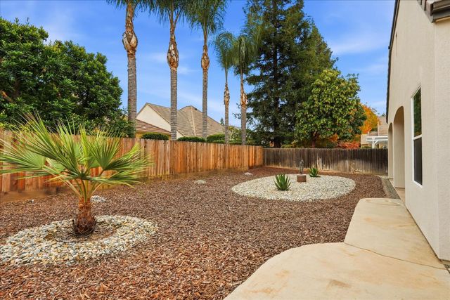 54 W Everglade Avenue, Clovis, CA 93619