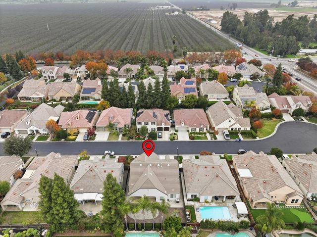 54 W Everglade Avenue, Clovis, CA 93619