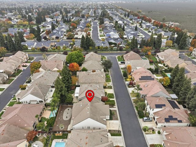 54 W Everglade Avenue, Clovis, CA 93619