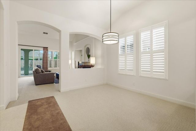 54 W Everglade Avenue, Clovis, CA 93619