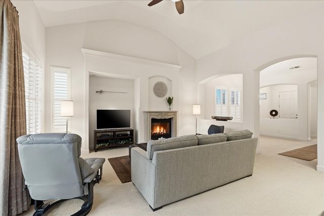 54 W Everglade Avenue, Clovis, CA 93619