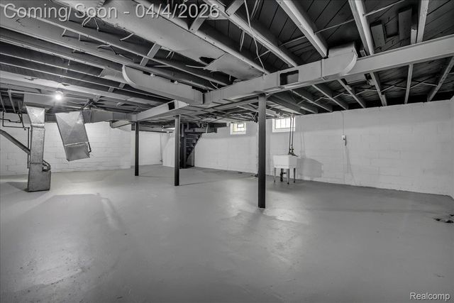 17212 Sunderland Road, Detroit, MI 48219