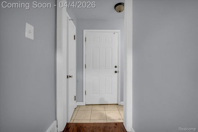 17212 Sunderland Road, Detroit, MI 48219