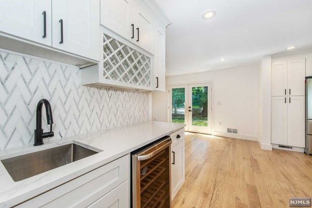 6 Lakeview Terrace, Woodcliff Lake, NJ 07677