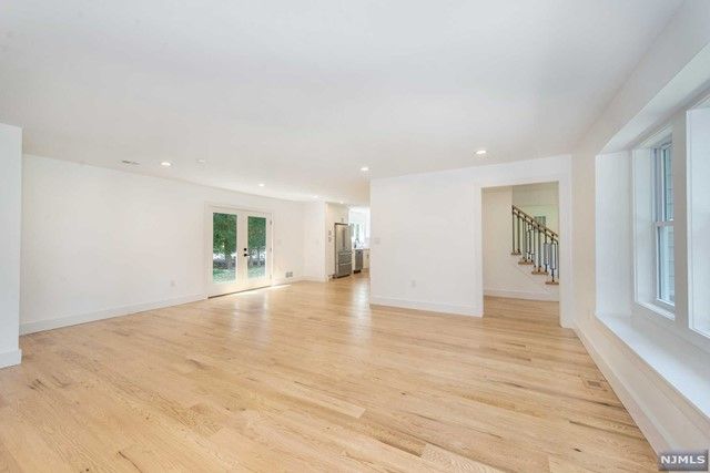 6 Lakeview Terrace, Woodcliff Lake, NJ 07677
