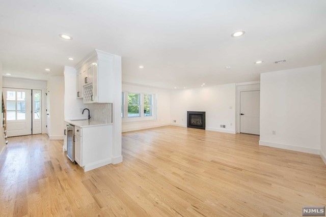 6 Lakeview Terrace, Woodcliff Lake, NJ 07677