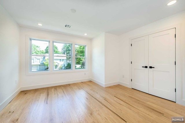 6 Lakeview Terrace, Woodcliff Lake, NJ 07677