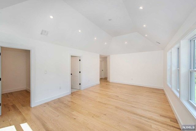 6 Lakeview Terrace, Woodcliff Lake, NJ 07677